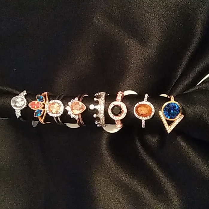 Costume Rings In Silver, Gold And Rose Gold Size 5. Way More Than What's Shown.